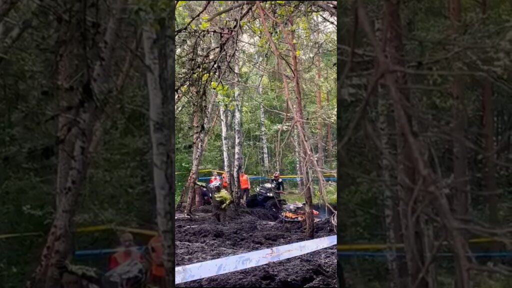 Total Chaos - Mud Race